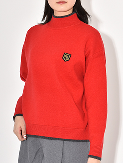 サンディ　25年秋冬新作　ライン入り無地ニット　253-121-18