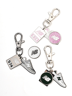 ニューバランスゴルフ　26年春夏新作　定番574モデルチャームマーカー(ユニセックス)　012-6984004